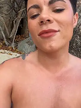 Snapshot of LukeLouHarvey chatting on 02-18-25, 01:43 LukeLouHarvey online show from 02-18-25, 01:43