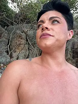 Snapshot of LukeLouHarvey chatting on 02-19-25, 01:40 LukeLouHarvey online show from 02-19-25, 01:40