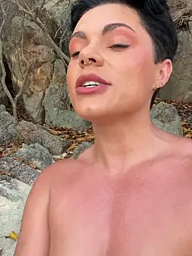 Snapshot of LukeLouHarvey chatting on 02-21-25, 01:22 LukeLouHarvey online show from 02-21-25, 01:22