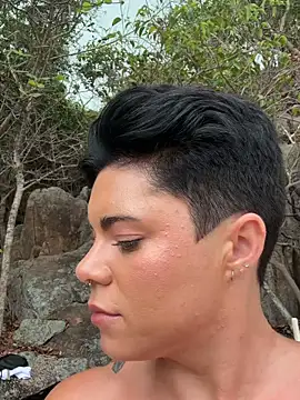 Snapshot of LukeLouHarvey chatting on 03-01-25, 01:43 LukeLouHarvey online show from 03-01-25, 01:43