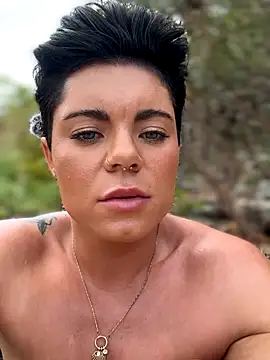 Snapshot of LukeLouHarvey chatting on 09-16-25, 04:46 LukeLouHarvey online show from 09-16-25, 04:46