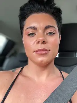 Snapshot of LukeLouHarvey chatting on 09-18-25, 04:47 LukeLouHarvey online show from 09-18-25, 04:47