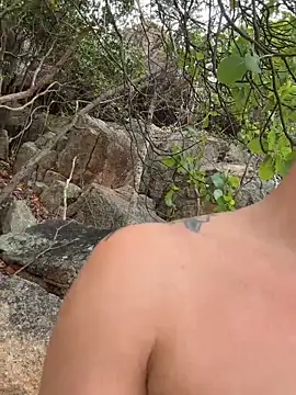 Snapshot of LukeLouHarvey chatting on 09-27-25, 03:33 LukeLouHarvey online show from 09-27-25, 03:33