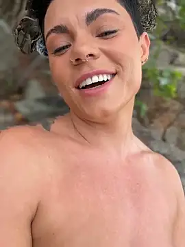 Snapshot of LukeLouHarvey chatting on 09-28-25, 03:23 LukeLouHarvey online show from 09-28-25, 03:23