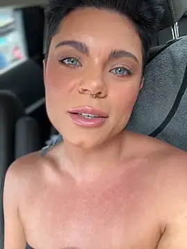 Snapshot of LukeLouHarvey chatting on 10-03-25, 04:31 LukeLouHarvey online show from 10-03-25, 04:31