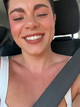 Snapshot of LukeLouHarvey chatting on 10-07-25, 04:31 LukeLouHarvey online show from 10-07-25, 04:31