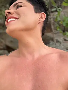 Snapshot of LukeLouHarvey chatting on 10-08-25, 05:05 LukeLouHarvey online show from 10-08-25, 05:05