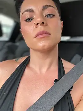 Snapshot of LukeLouHarvey chatting on 10-09-25, 05:05 LukeLouHarvey online show from 10-09-25, 05:05