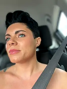 Snapshot of LukeLouHarvey chatting on 10-14-25, 05:08 LukeLouHarvey online show from 10-14-25, 05:08