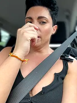 Snapshot of LukeLouHarvey chatting on 10-17-25, 05:21 LukeLouHarvey online show from 10-17-25, 05:21