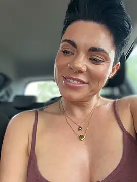 Snapshot of LukeLouHarvey chatting on 11-27-25, 04:14 LukeLouHarvey online show from 11-27-25, 04:14