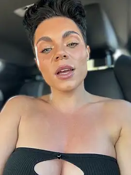 Snapshot of LukeLouHarvey chatting on 12-02-25, 03:45 LukeLouHarvey online show from 12-02-25, 03:45