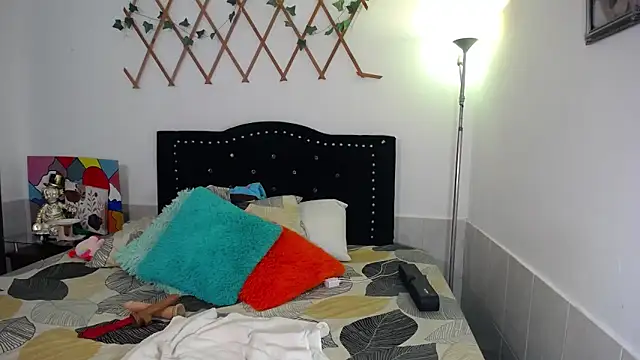 naughty girl 4u online show from 06-10-26, 09:03