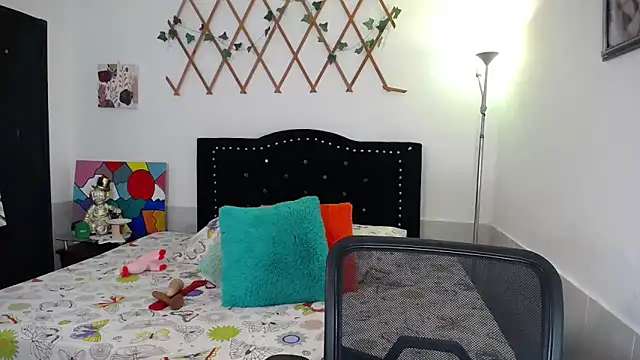 naughty girl 4u online show from 06-17-26, 08:39