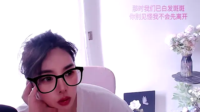 Snapshot of SHY-_-girl chatting on 05-17-26, 04:21 SHY- -girl online show from 05-17-26, 04:21