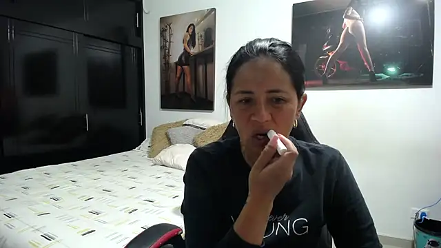 Snapshot of sharoon_cheerry chatting on 02-21-26, 01:23 sharoon cheerry online show from 02-21-26, 01:23