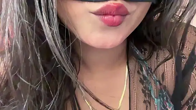 Hottie ishuu online show from 01-17-26, 06:22