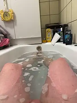 Snapshot of David19932908 chatting on 02-11-25, 04:24 David19932908 online show from 02-11-25, 04:24