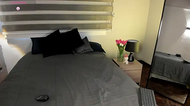 MERIDA TAYLOR online show from 04-18-26, 01:26