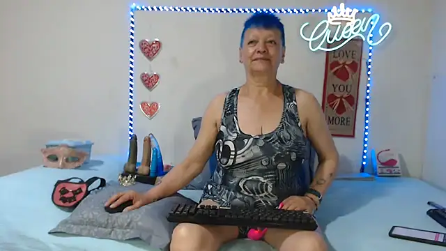 loquitaqueen011 online show from 05-10-26, 03:17