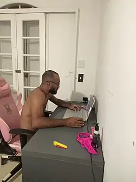 Snapshot of KmaroteTv chatting on 02-22-26, 12:23 KmaroteTv online show from 02-22-26, 12:23