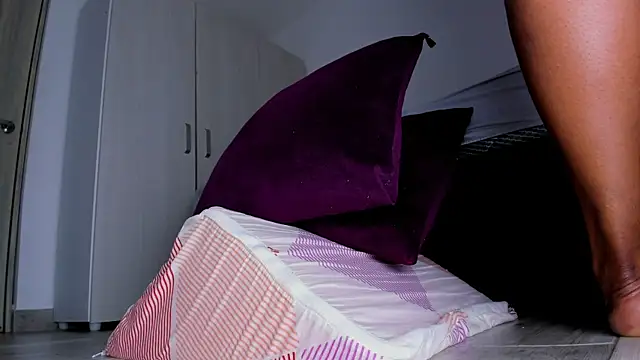 Skarleth69 online show from 09-09-25, 12:43