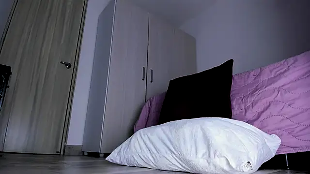 Skarleth69 online show from 09-25-25, 01:53