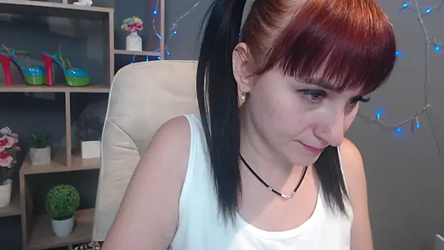 NinaFlawlees online show from 11-13-25, 01:10