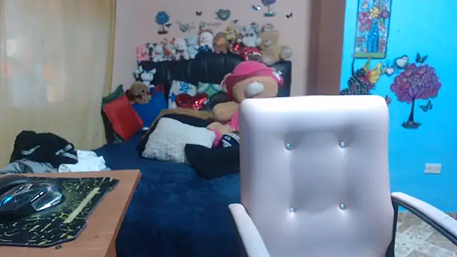 Snapshot of milfeddy_ chatting on 10-15-25, 08:20 milfeddy online show from 10-15-25, 08:20