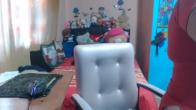 Snapshot of milfeddy_ chatting on 11-09-25, 12:47 milfeddy online show from 11-09-25, 12:47