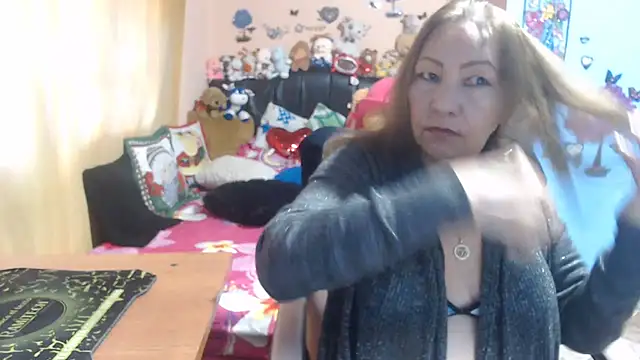 Snapshot of milfeddy_ chatting on 11-24-25, 01:00 milfeddy online show from 11-24-25, 01:00