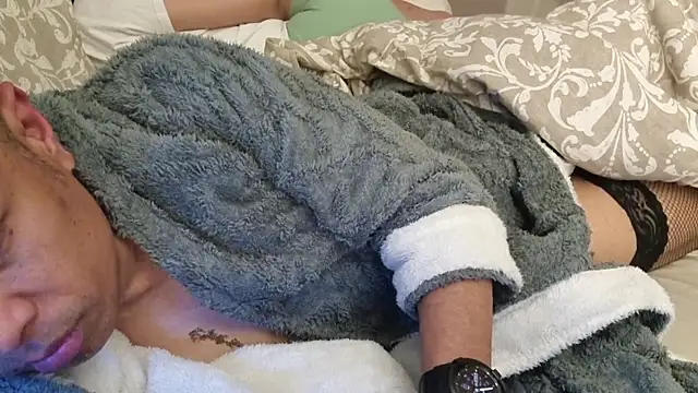 Snapshot of AmGuy23 chatting on 10-25-25, 04:57 AmGuy23 online show from 10-25-25, 04:57