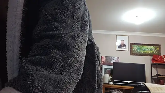 Snapshot of AmGuy23 chatting on 10-26-25, 04:13 AmGuy23 online show from 10-26-25, 04:13