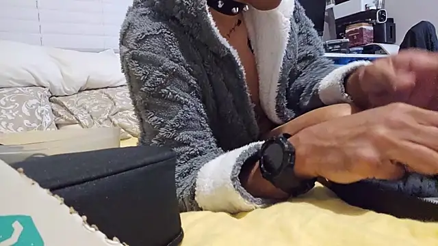 Snapshot of AmGuy23 chatting on 11-09-25, 10:13 AmGuy23 online show from 11-09-25, 10:13