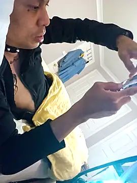 Snapshot of AmGuy23 chatting on 11-12-25, 11:43 AmGuy23 online show from 11-12-25, 11:43