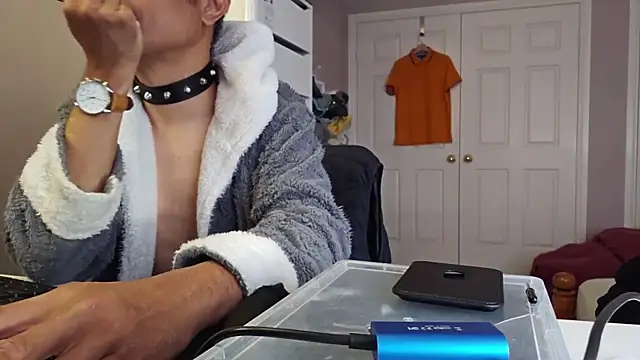 Snapshot of AmGuy23 chatting on 11-18-25, 08:35 AmGuy23 online show from 11-18-25, 08:35