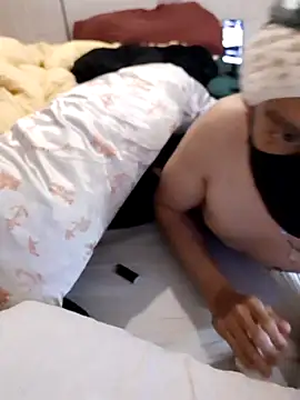 Snapshot of AmGuy23 chatting on 12-02-25, 04:02 AmGuy23 online show from 12-02-25, 04:02