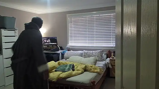 Snapshot of AmGuy23 chatting on 12-04-25, 09:01 AmGuy23 online show from 12-04-25, 09:01