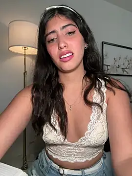 Snapshot of Gaby_zahir_ chatting on 03-19-25, 12:45 Gaby zahir online show from 03-19-25, 12:45