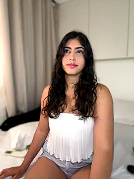 Snapshot of Gaby_zahir_ chatting on 10-03-25, 11:40 Gaby zahir online show from 10-03-25, 11:40