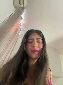 Snapshot of Gaby_zahir_ chatting on 10-15-25, 11:54 Gaby zahir online show from 10-15-25, 11:54