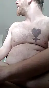 Snapshot of TaylorBlaze chatting on 12-31-24, 04:35 TaylorBlaze online show from 12-31-24, 04:35