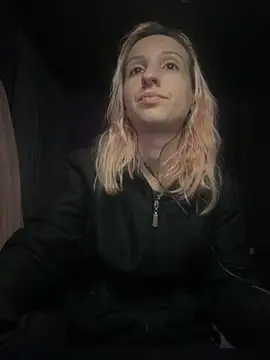 bunnydark00 online show from 10-09-25, 11:03