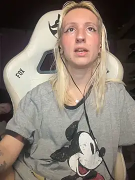 bunnydark00 online show from 11-19-25, 10:21