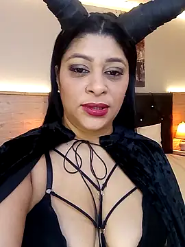 Lashmy111 online show from 10-31-25, 03:40