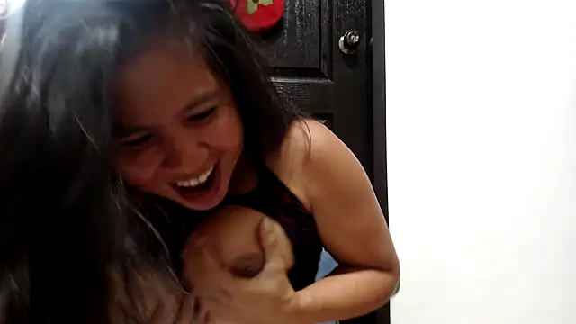 Snapshot of Vanessa3329 chatting on 11-24-25, 02:06 Vanessa3329 online show from 11-24-25, 02:06