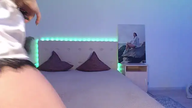 RoxannePure online show from 11-20-25, 04:23