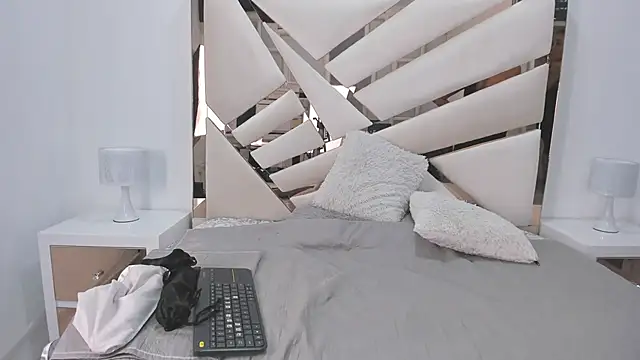 Snapshot of Naughty__Mom chatting on 02-01-25, 07:44 Naughty Mom online show from 02-01-25, 07:44