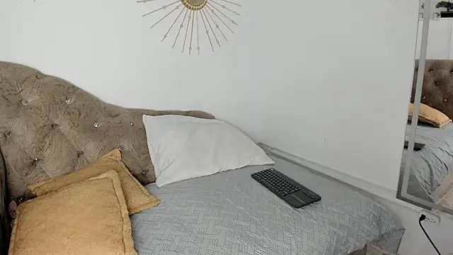 Snapshot of Naughty__Mom chatting on 02-26-25, 09:32 Naughty Mom online show from 02-26-25, 09:32