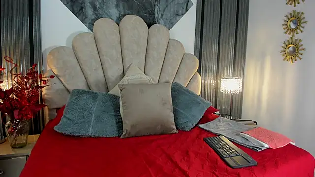 Snapshot of Naughty__Mom chatting on 01-13-26, 02:33 Naughty Mom online show from 01-13-26, 02:33